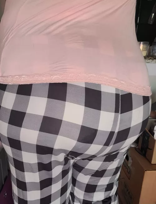 Trying to hide my diaper butt