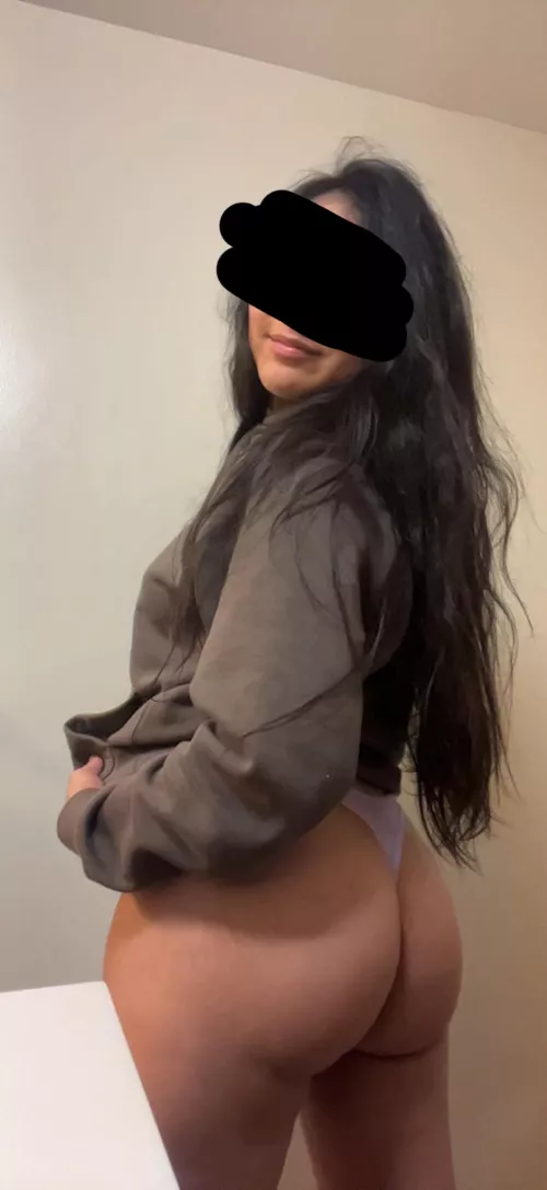 wifey has too much ass to not share