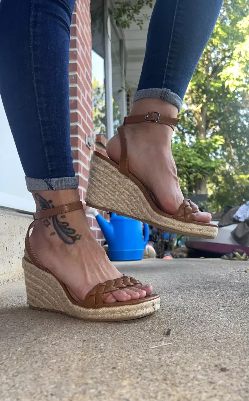 A good wedge can make a gal feel powerful 💕