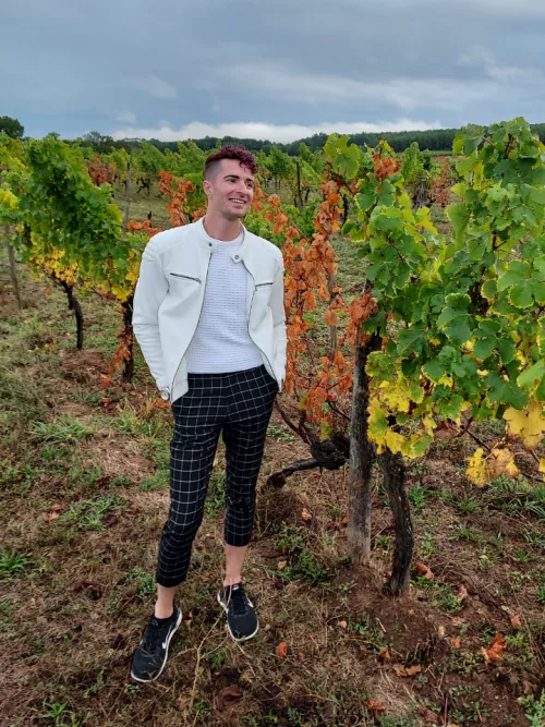 Anyone for a bottle of wine and few laughs? 🍷😊