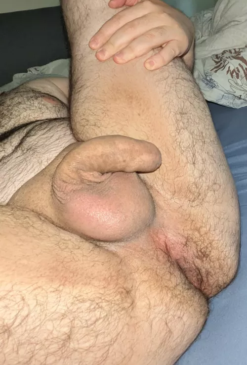 Can someone play with me and my hole 😭