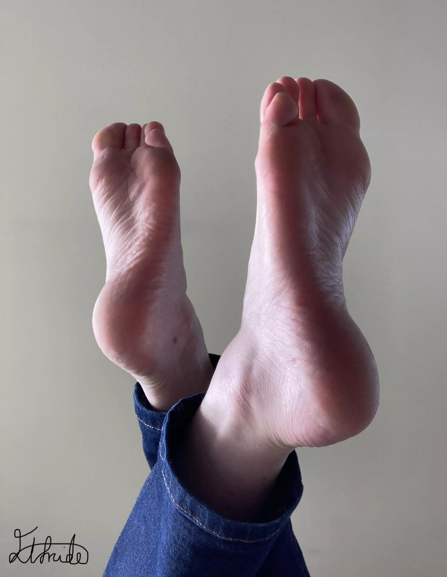Crossed soles