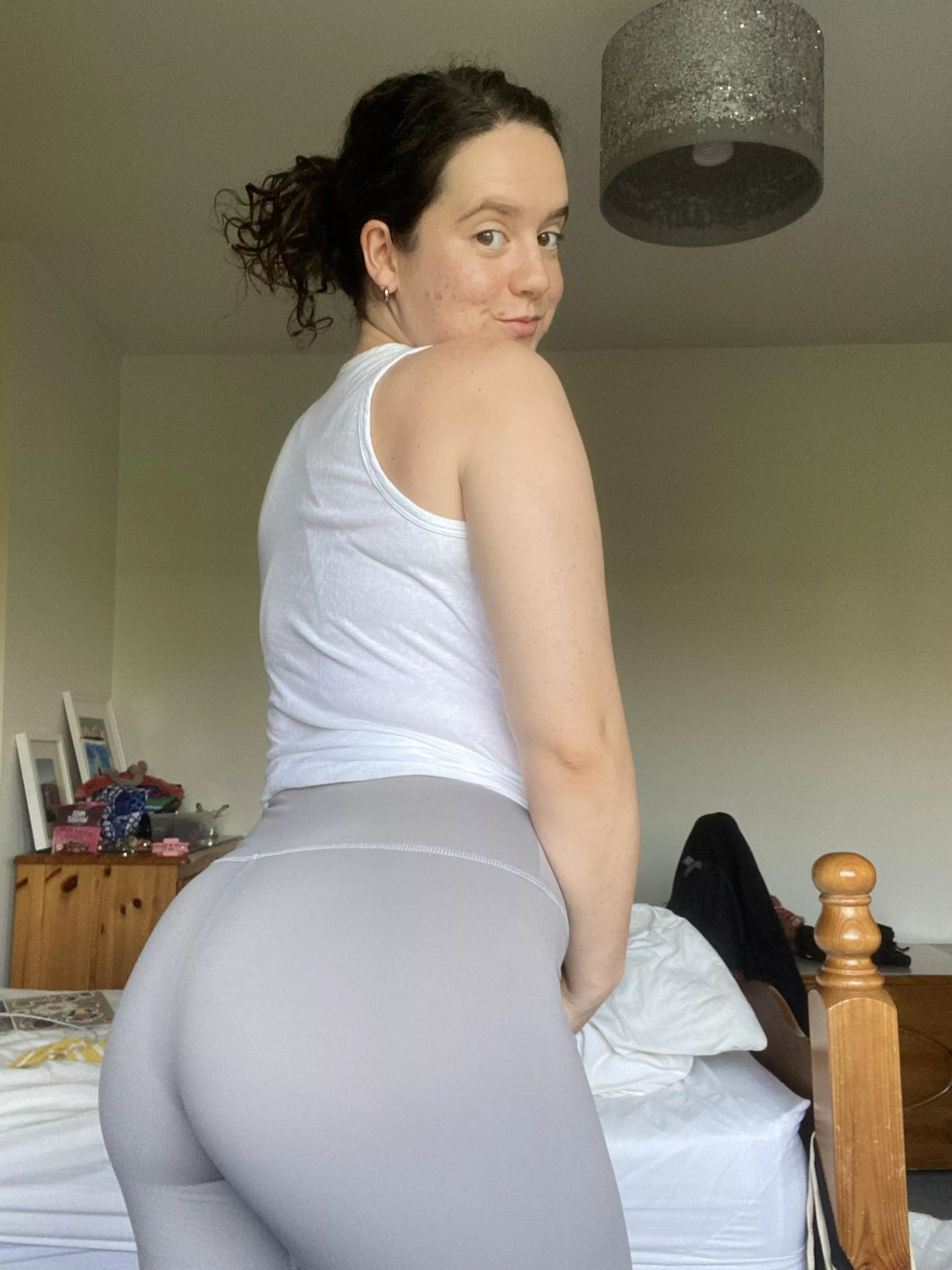 I’m a cute Irish gal in a tight pair of grey yoga pants