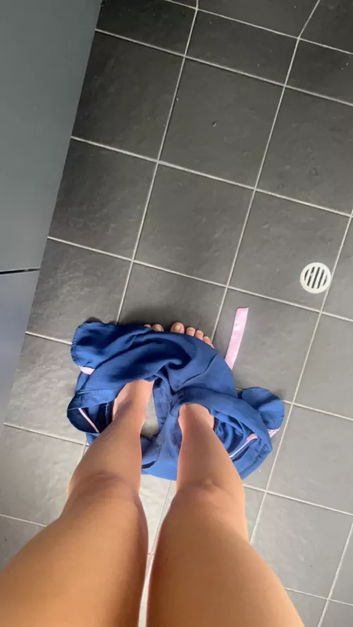 i'm new to this (18), should I share more? [OC]