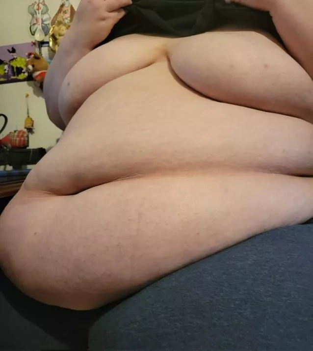 Most girls show off their hour glass figure while I show off my big belly & cellulite