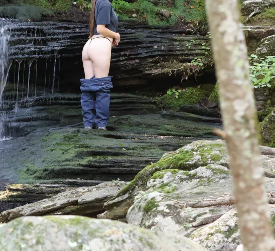 Oh no! How did all this booty pop out! Let me bend over and get myself situated 🤣😘