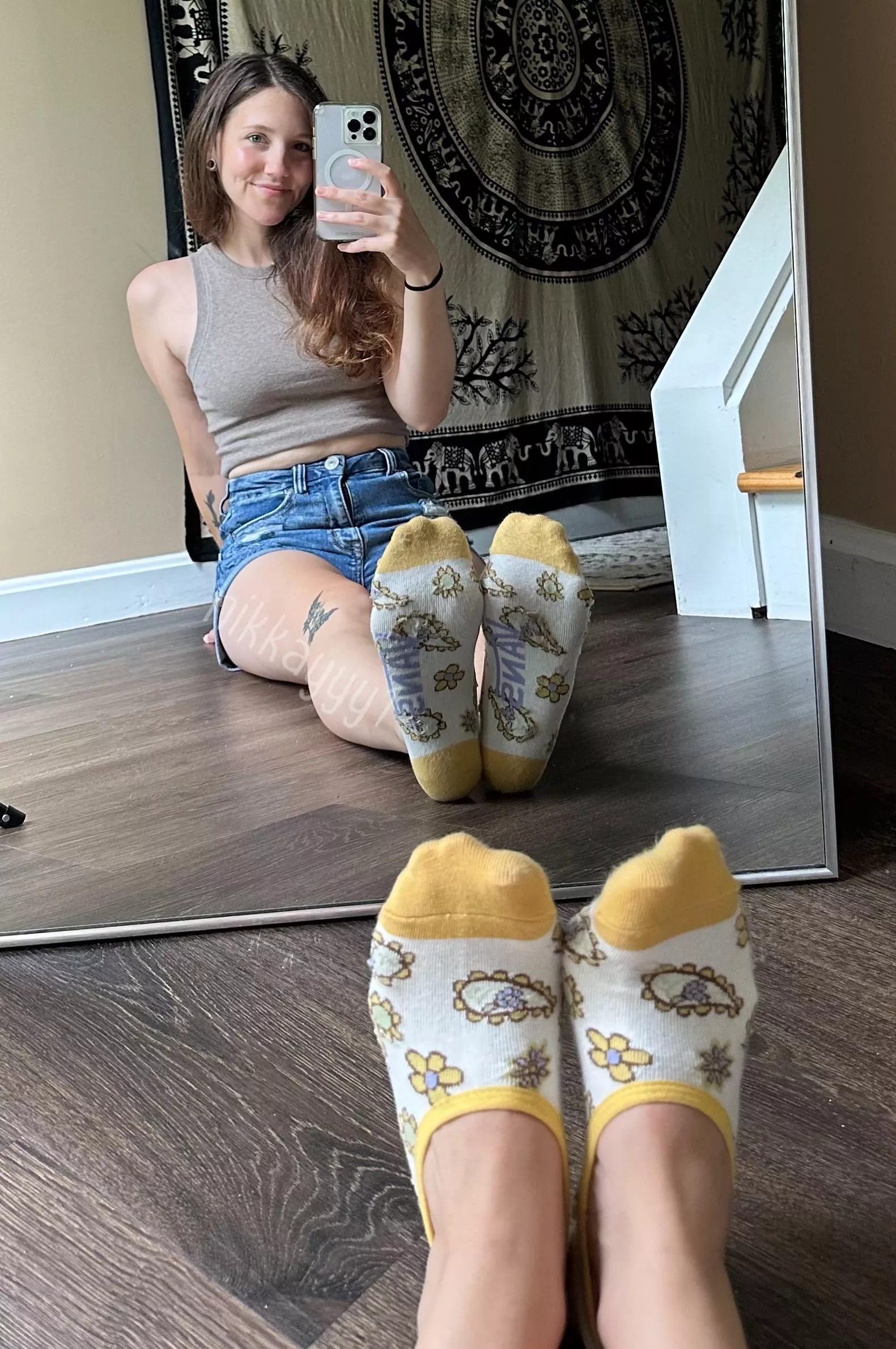 [Selling] Don’t try to resist them, we both know you can’t. Menu/drawer pinned. Free shipping, tracking, pow photo included