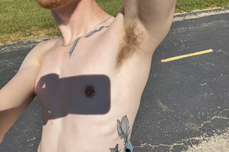 the moment i realized i wasn’t wearing deodorant i couldn’t stop sniffing myself🥴