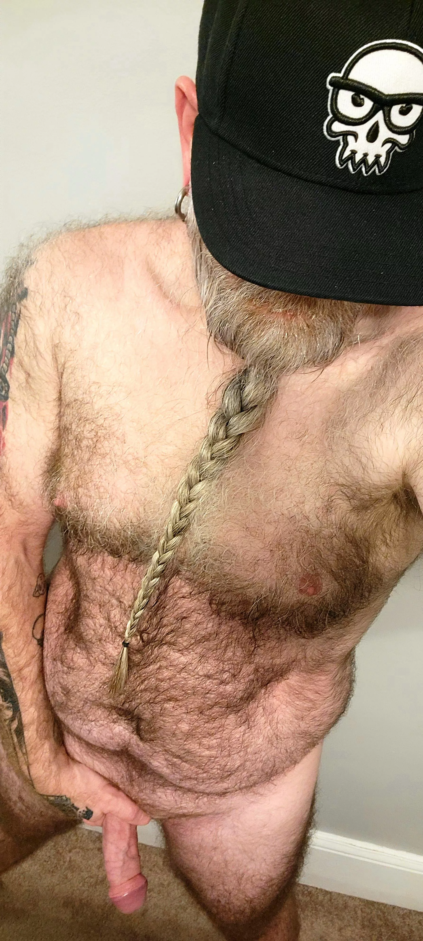 (46) There's 2 types of people: those who love chest hair, and those who are wrong 😎