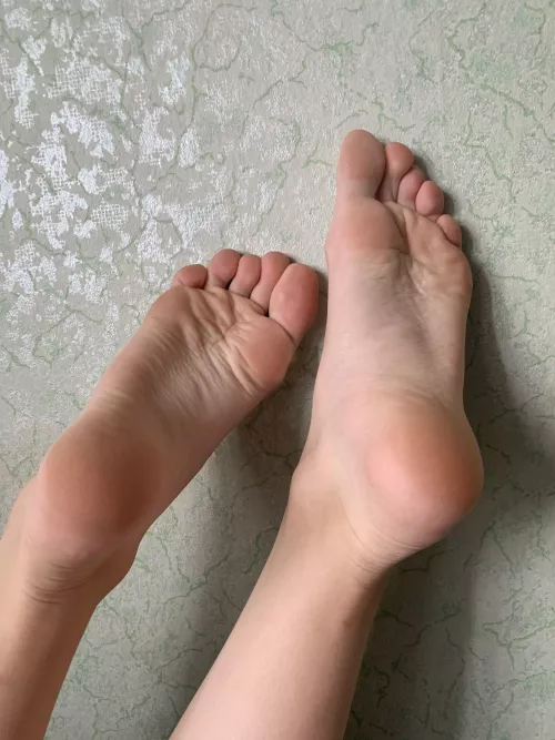 Come closer, feel these silky legs.