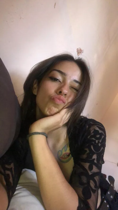 Do I look cute doing a kissy face