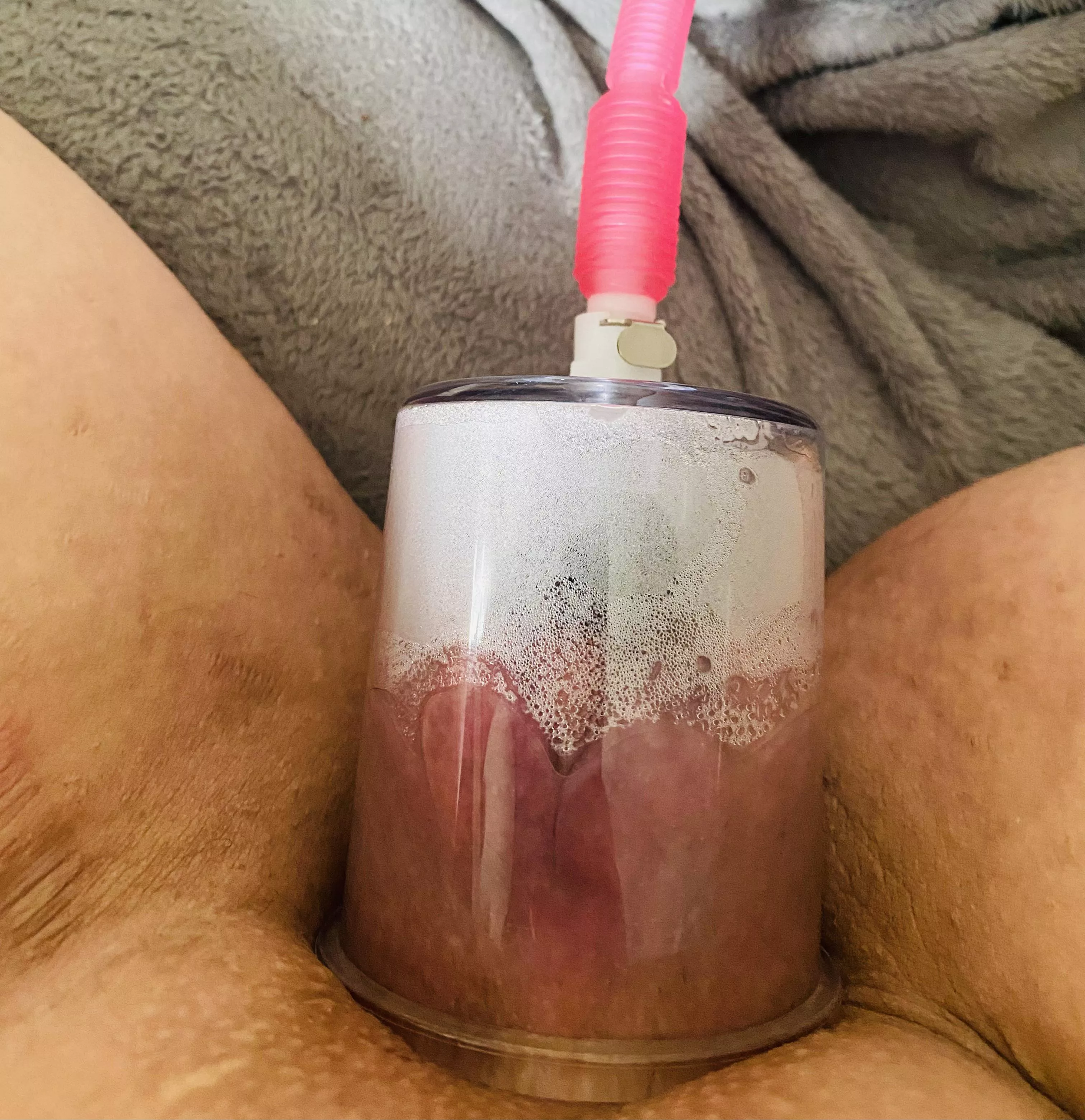 [f] 30 love the way my pussy lips look while pumping