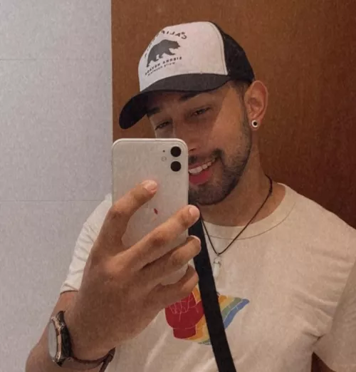 Hello, guys! Bored af here! 🥹