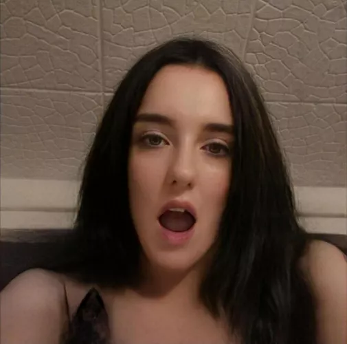 Hey, do I look cute as a girl?