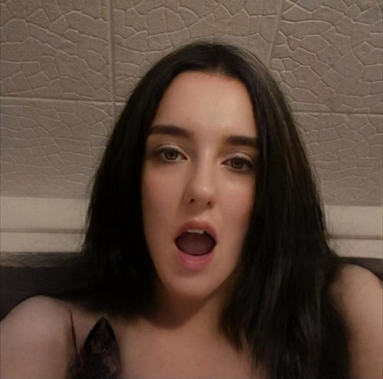 Hey, do I look cute as a girl?