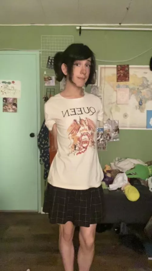 If you can guess my favorite queen song I’ll let you do whatever you want to me ;) 😳