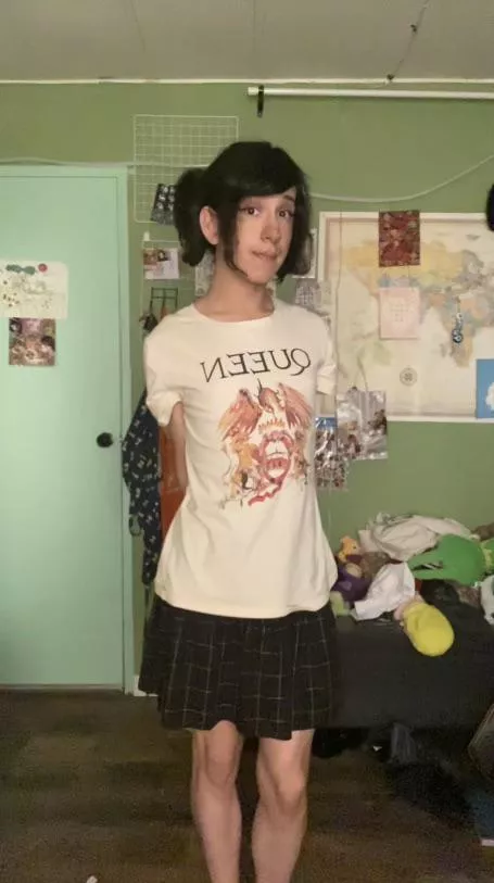 If you can guess my favorite queen song I’ll let you do whatever you want to me ;) 😳