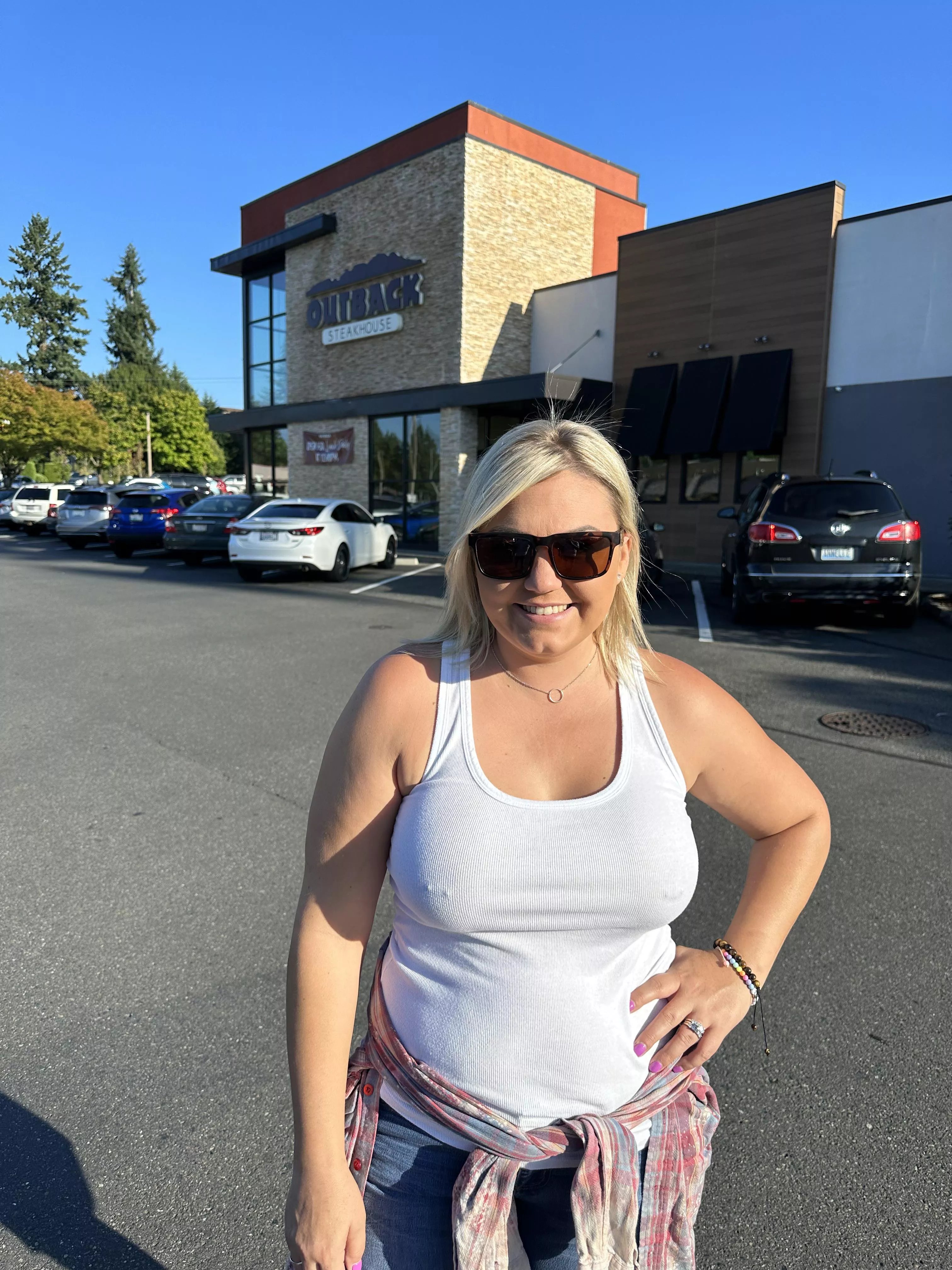 Just a regular wife out to dinner. 💋