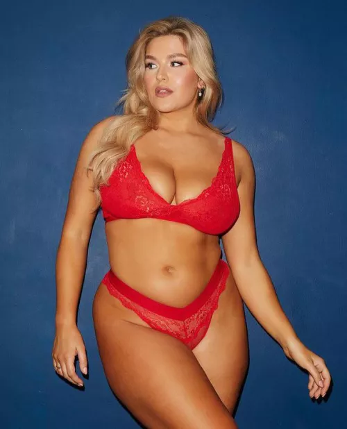 Paige Pilgrim (sexy size realistic model and minor singer)