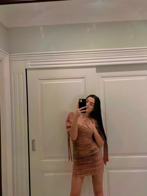 Radiant beauty, magnetic form