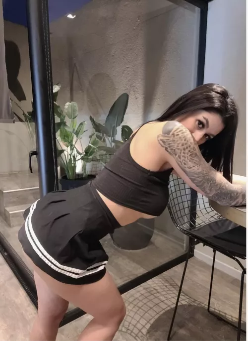 Short skirt + Crop top = Perfection!