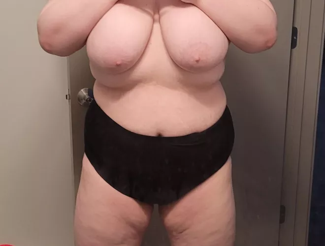 Some nipples for your Friday 😘