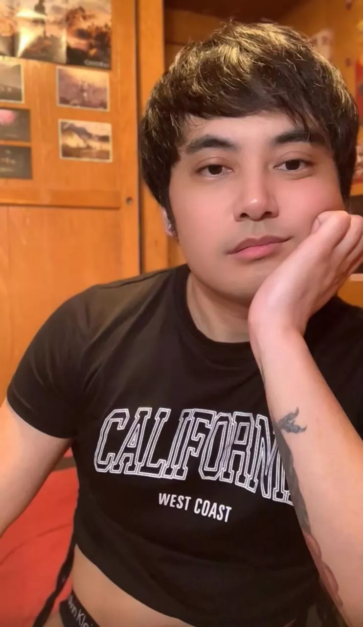 Any other gaymers like crop tops?