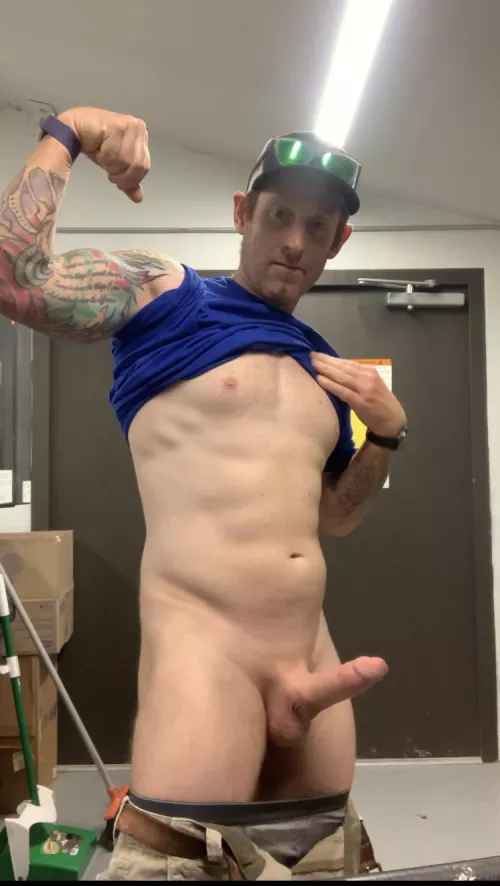 Bored at work. Any of you ladies want to keep me company