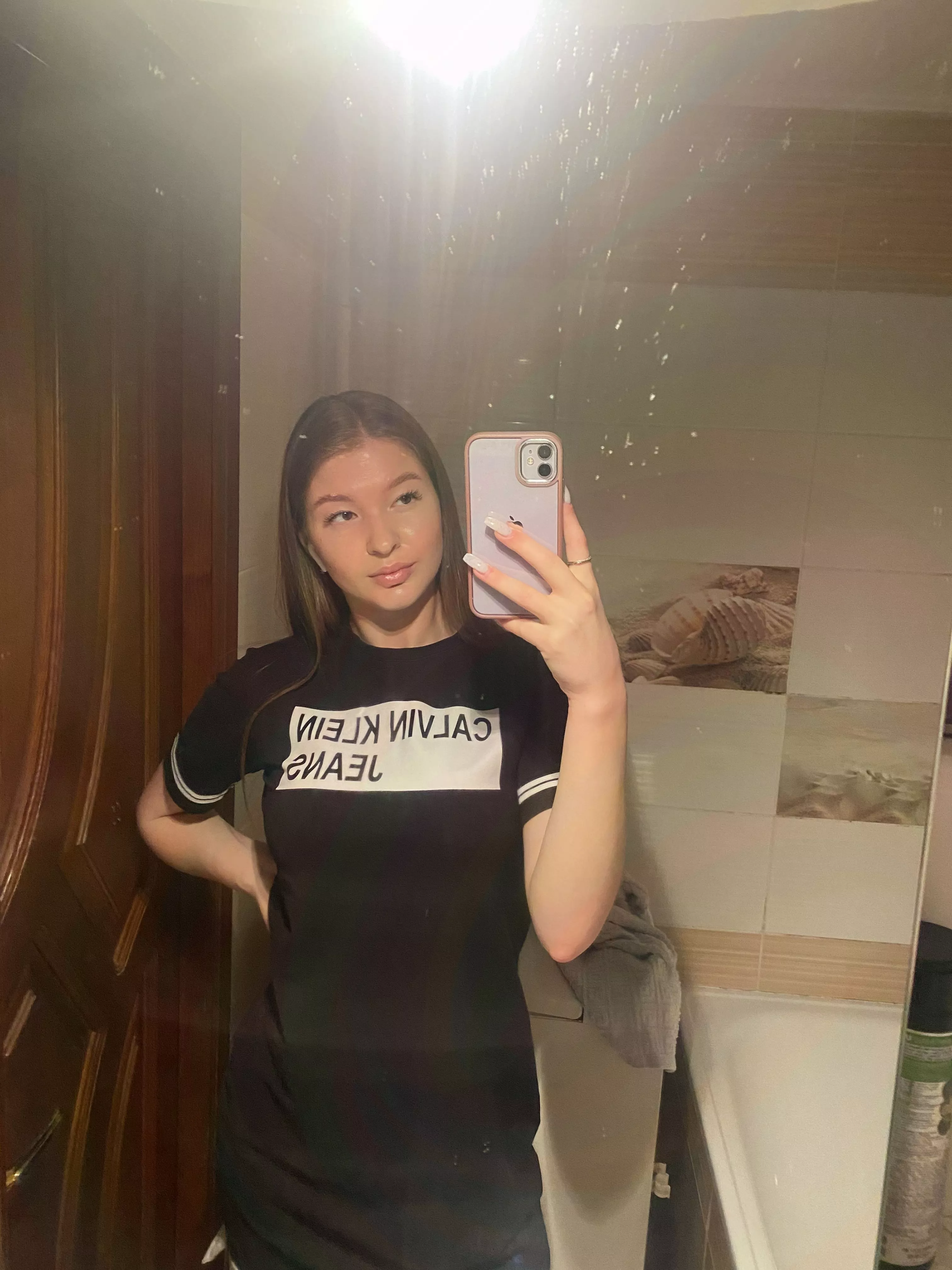 I'm at work right now so to cure the bordem here's a nude 🥰