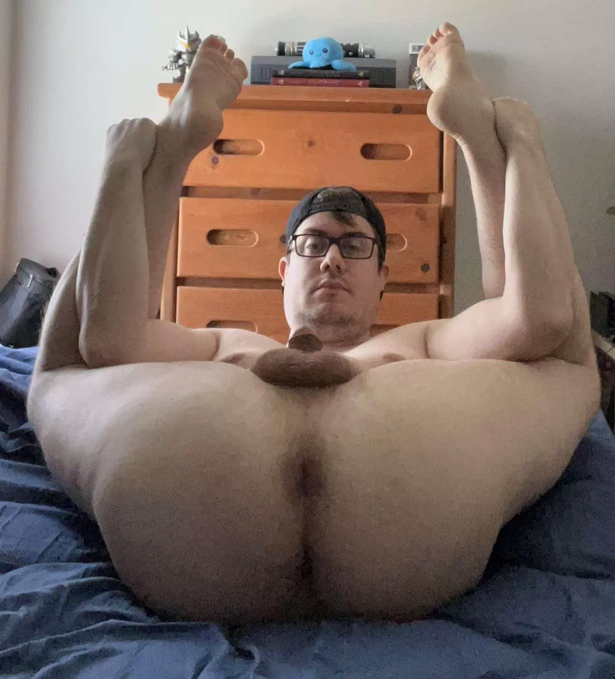 Just need my legs and arms tied like this and I’ll be a real life toy to be used for anyone’s pleasure 😳