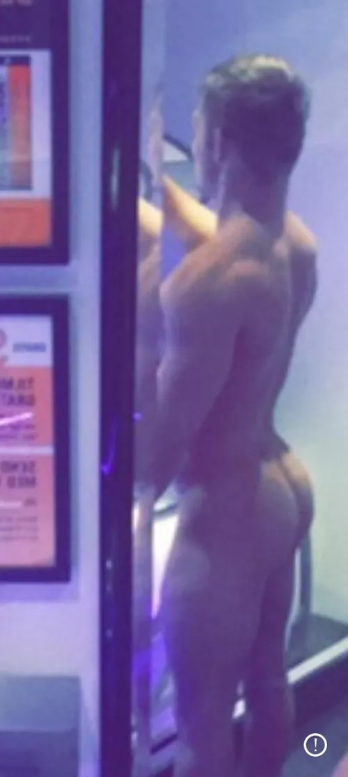 [M] Leg day and a tan never goes wrong ;)