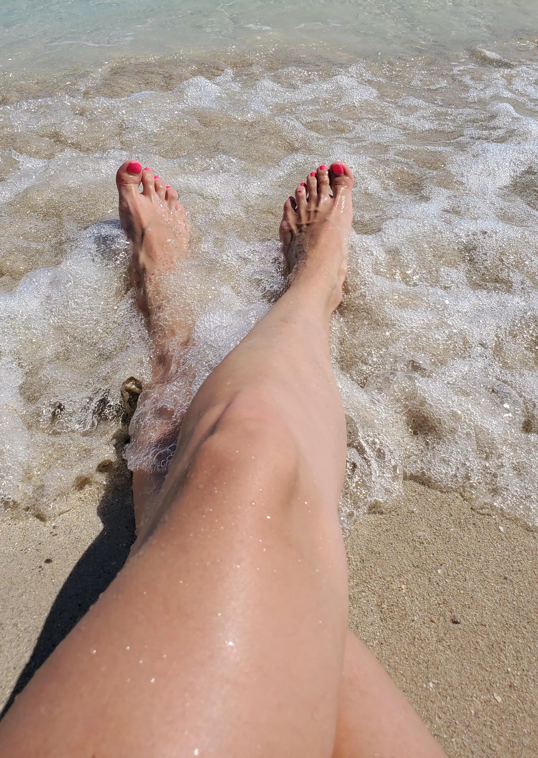 Wet veiny feet here..