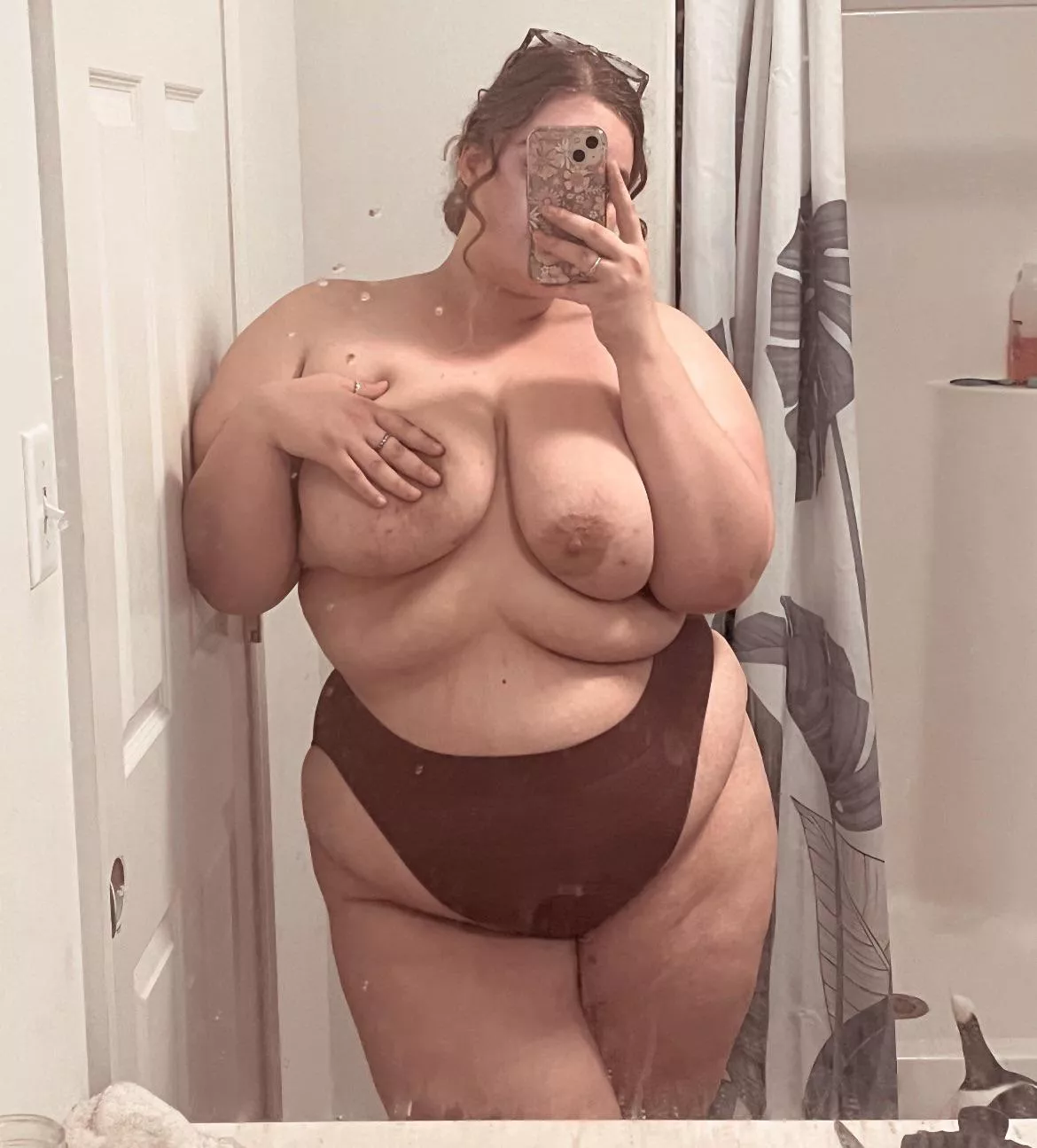 would you accept my pics in your dms?