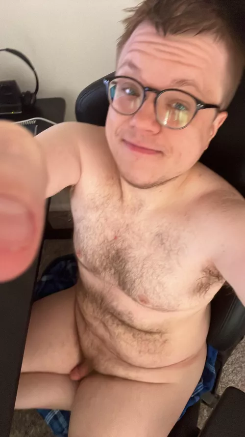 32. Bear. Bored. Horny. Hit me up?