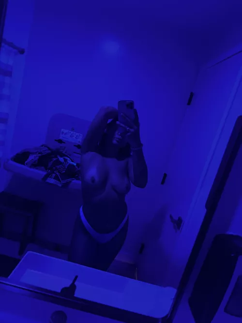 Another typical mirror selfie