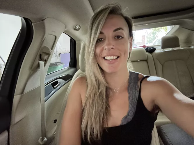 Busy Sunday with new friends planned! Have a great day lovies! (F)