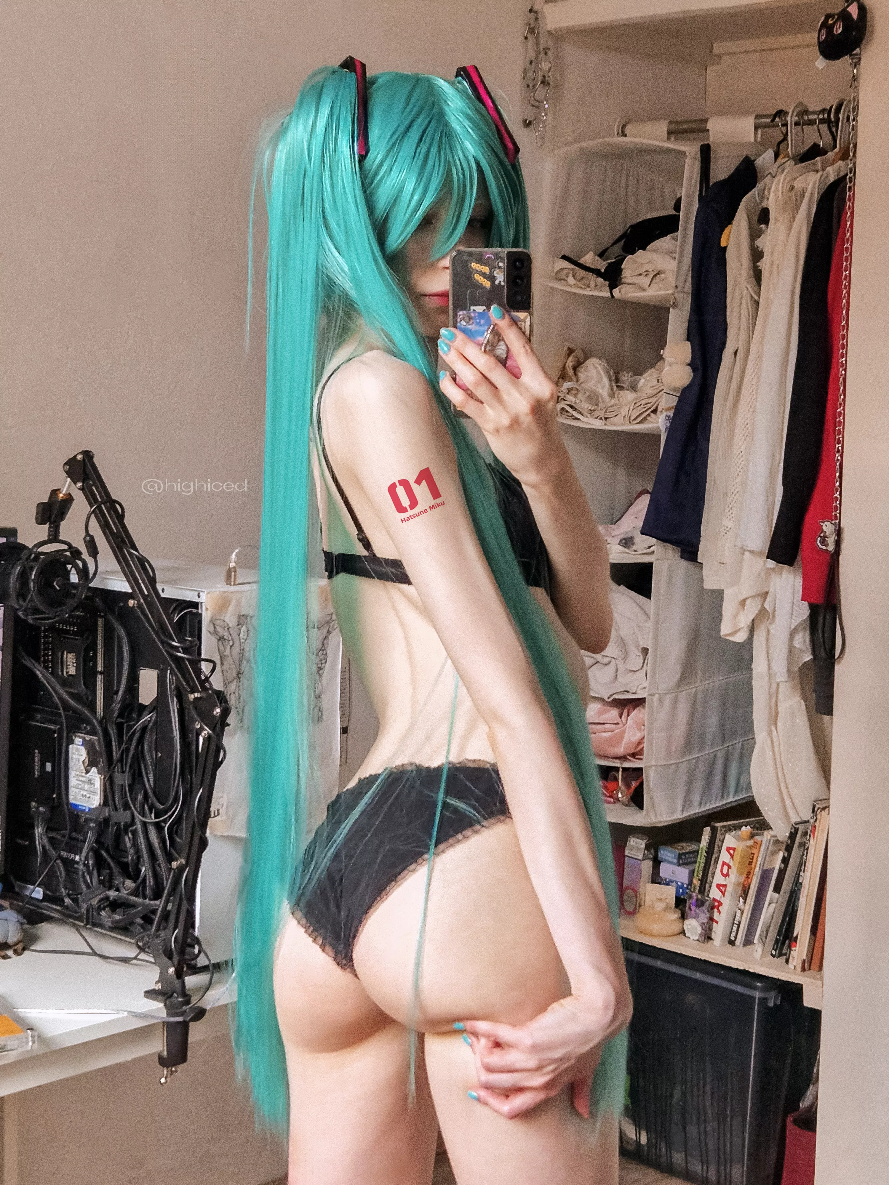 Hatsune Miku by Highiced