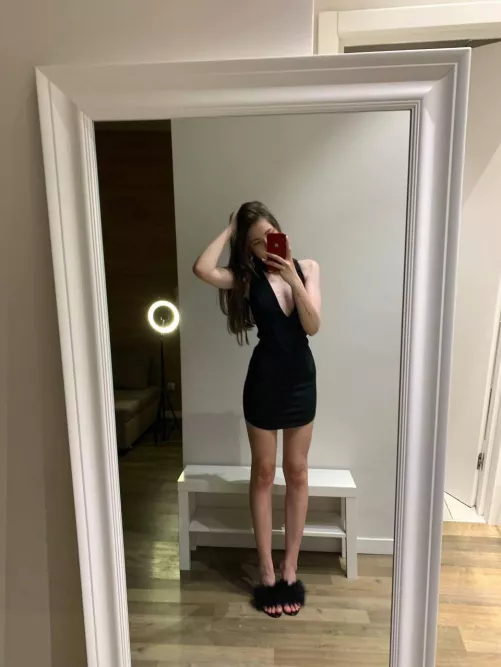 I love that party dress 💃