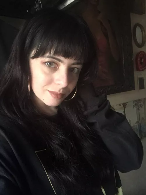 I really wanna get bangs again...