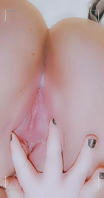 I want daddy to cum inside my pretty little pussy... I need to be bred.