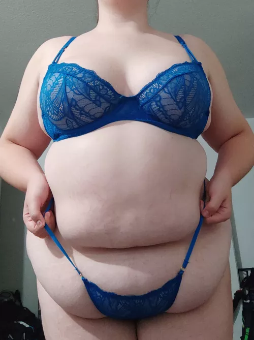 Just walking around with the curtains and windows open💕