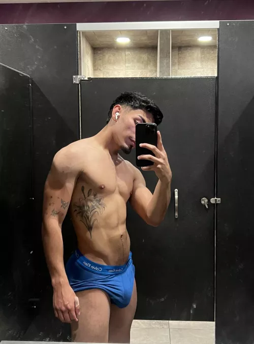 Need a cute boy to make out with :3