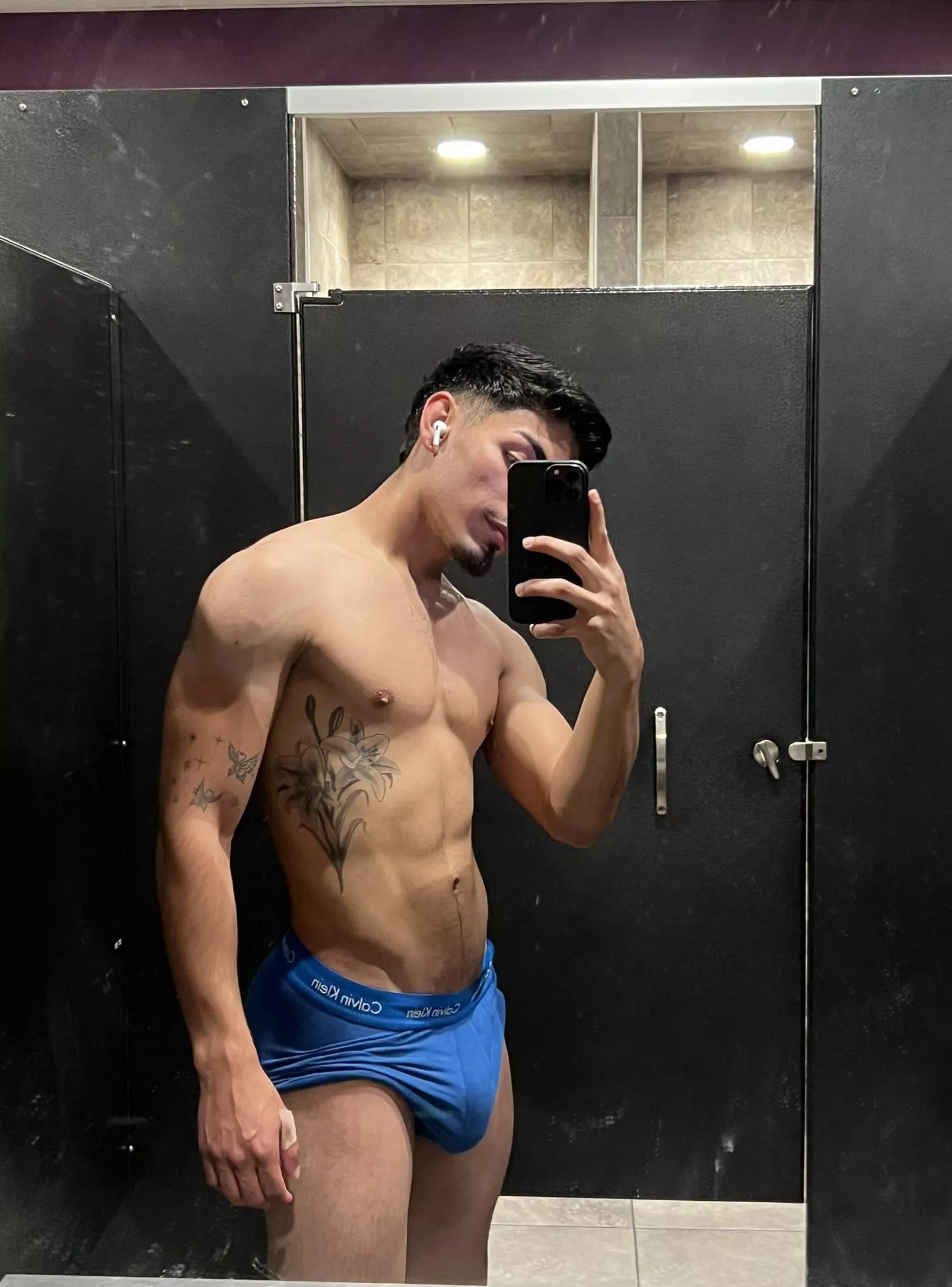 Need a cute boy to make out with :3