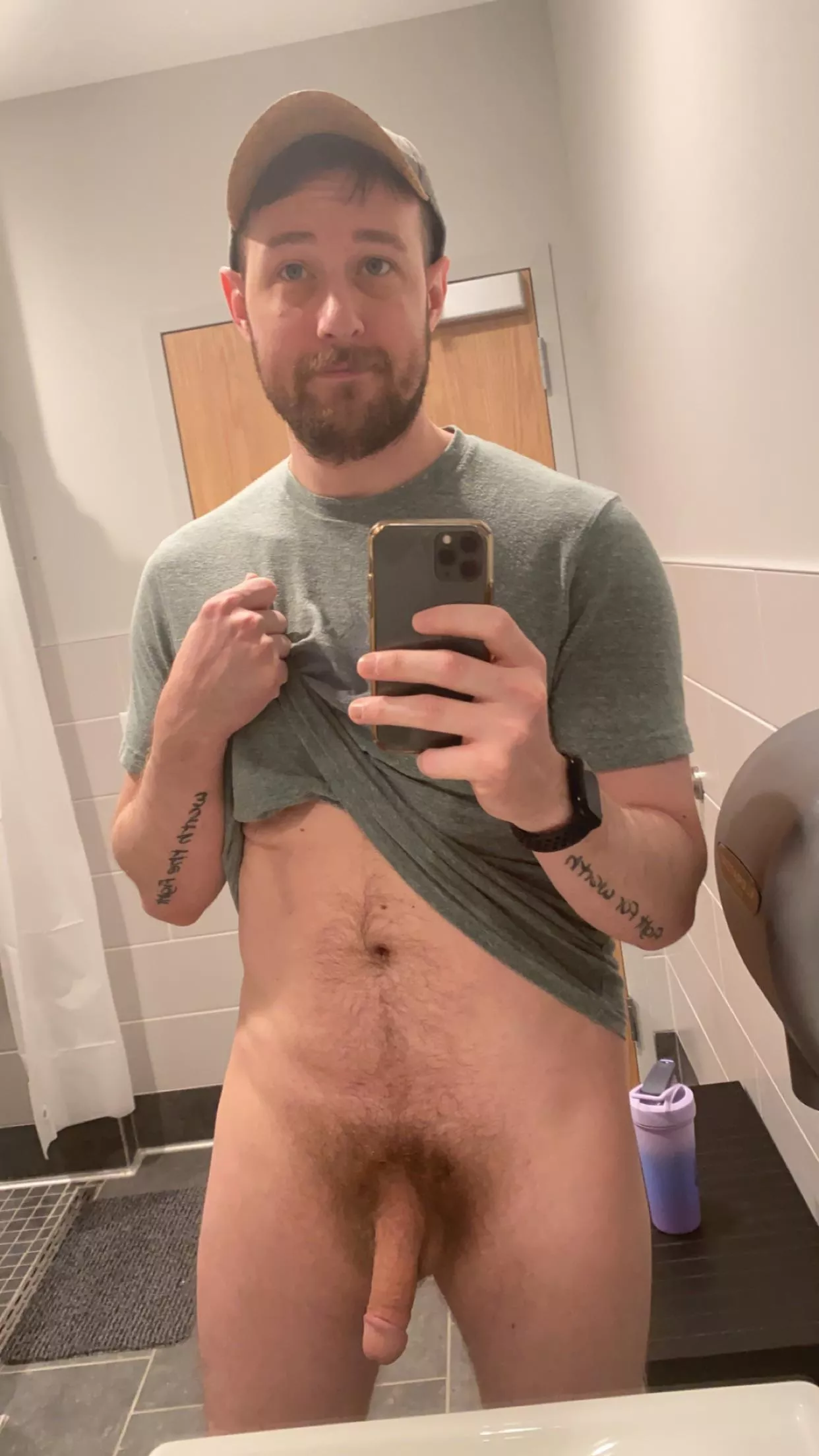 New gym new locker room selfie!