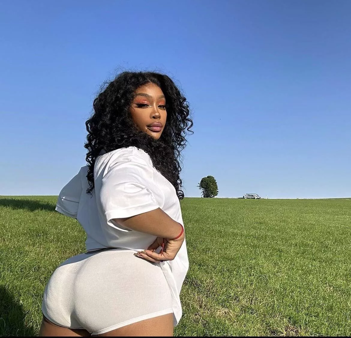 Singer SZA