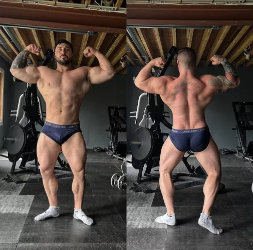 Who thinks I should make a comeback to competing in bodybuilding? (M)