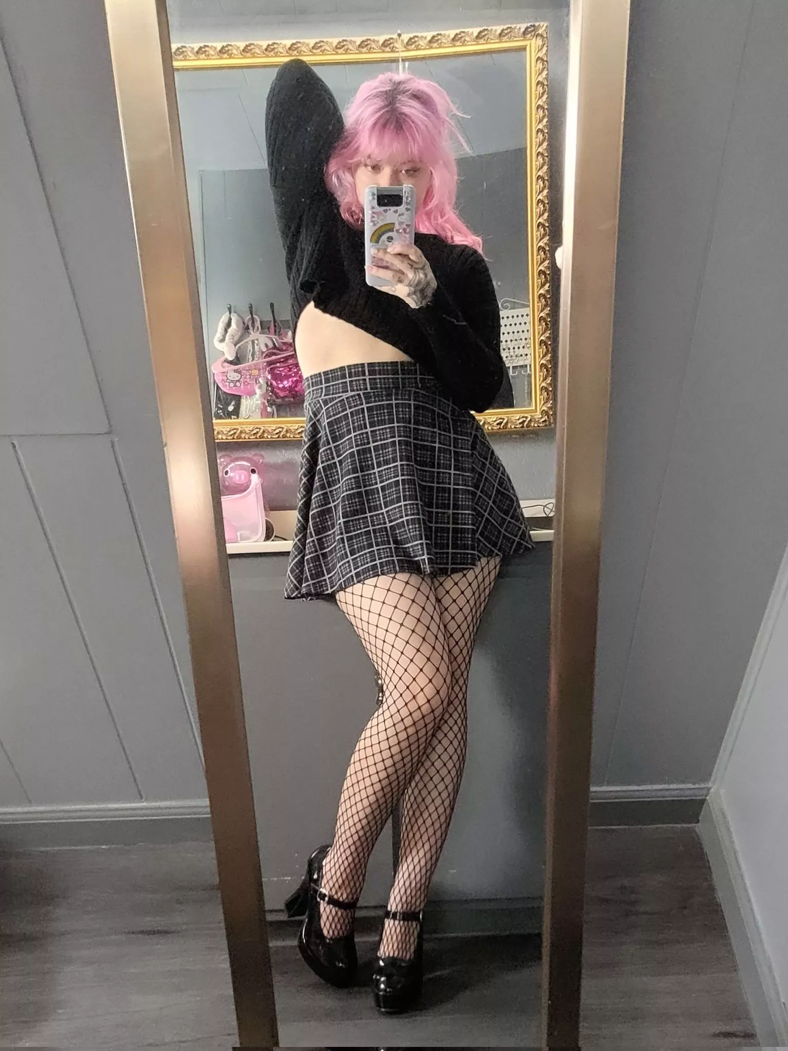 Who wants to jump in a pile of fall leaves with me 🍁