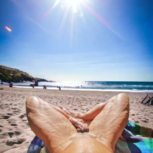 Who wants to spend the day at the beach? 🖤