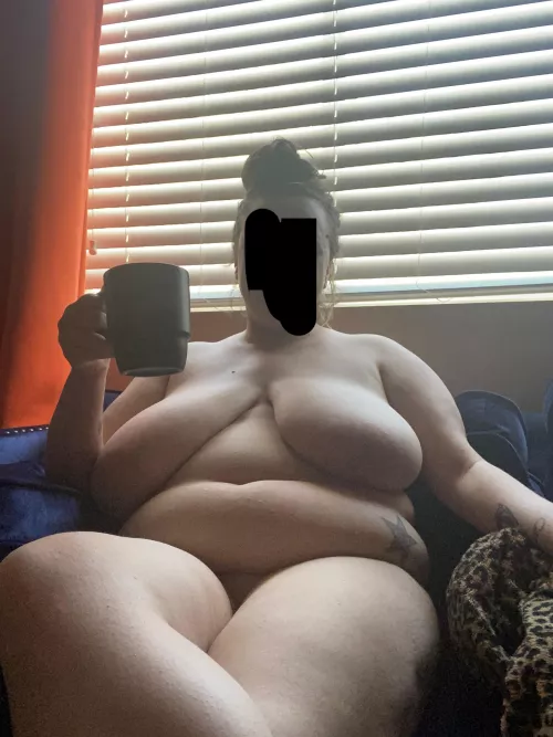 Would love to have my pussy eaten as I sip my coffee