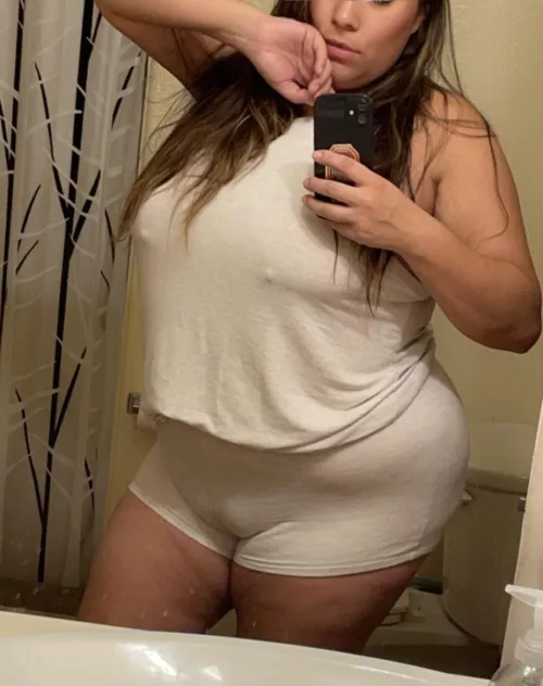 36f needs cuddles and a big 🍆 pics welcome and encouraged 😈🙈